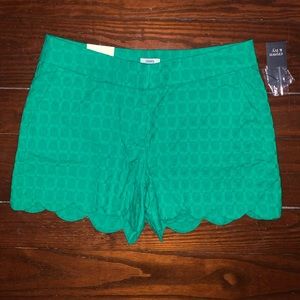 NWT - crown & ivy - green scalloped shorts